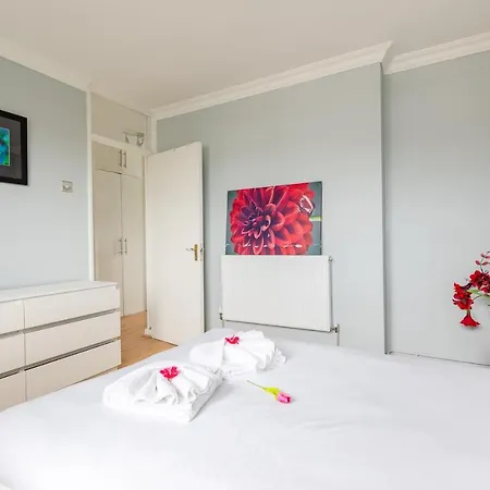 Cosy 3 Bed Flat Ideal For Trips To London Exterior photo
